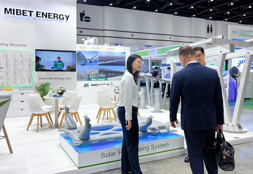 Visitors come to learn about Mibet products