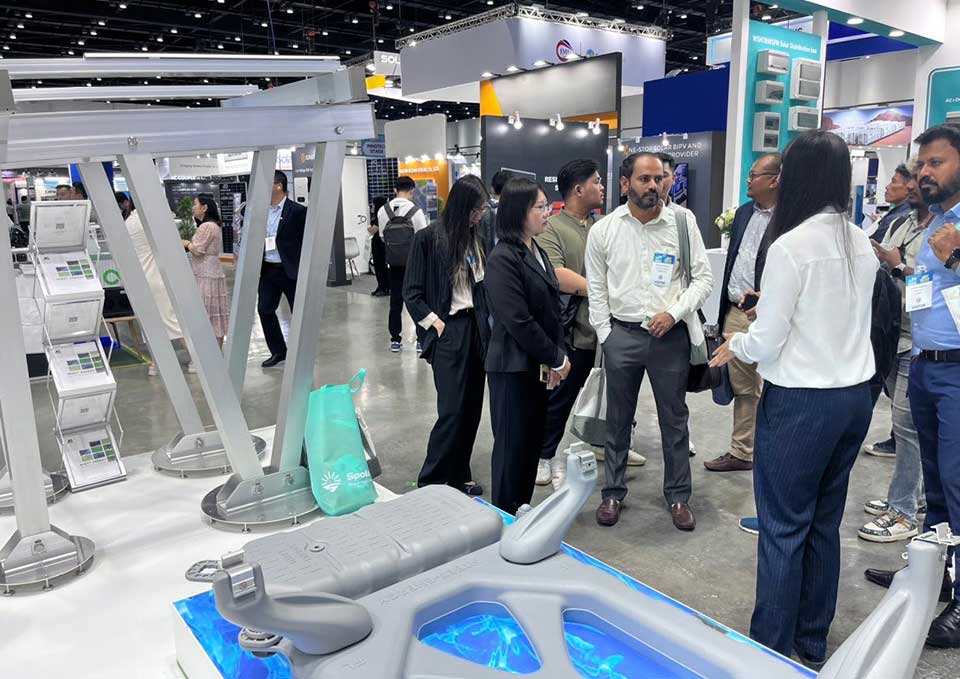 Visitors come to learn about Mibet products