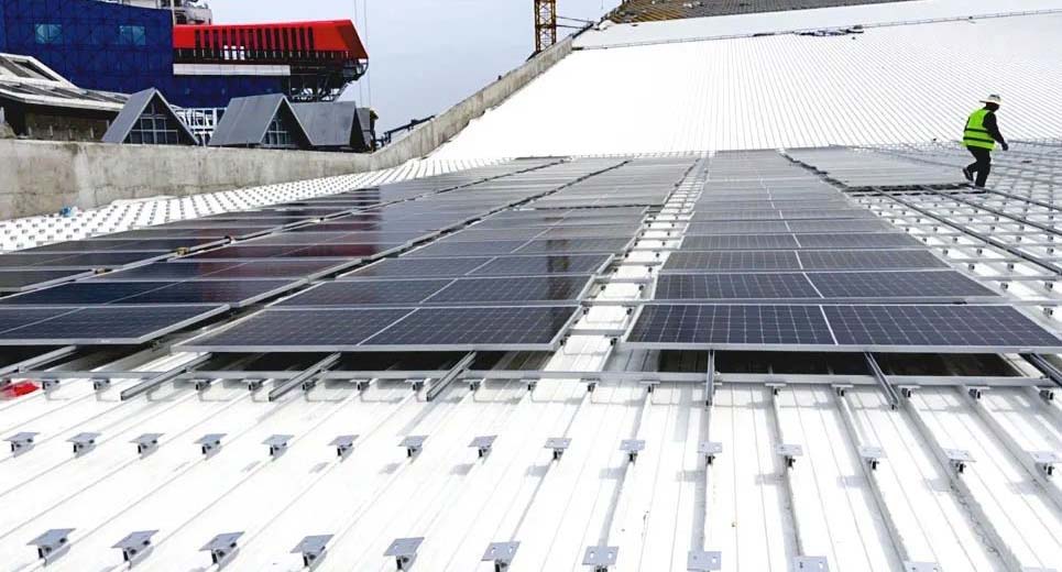 Construction site: Rooftop solar panel laying